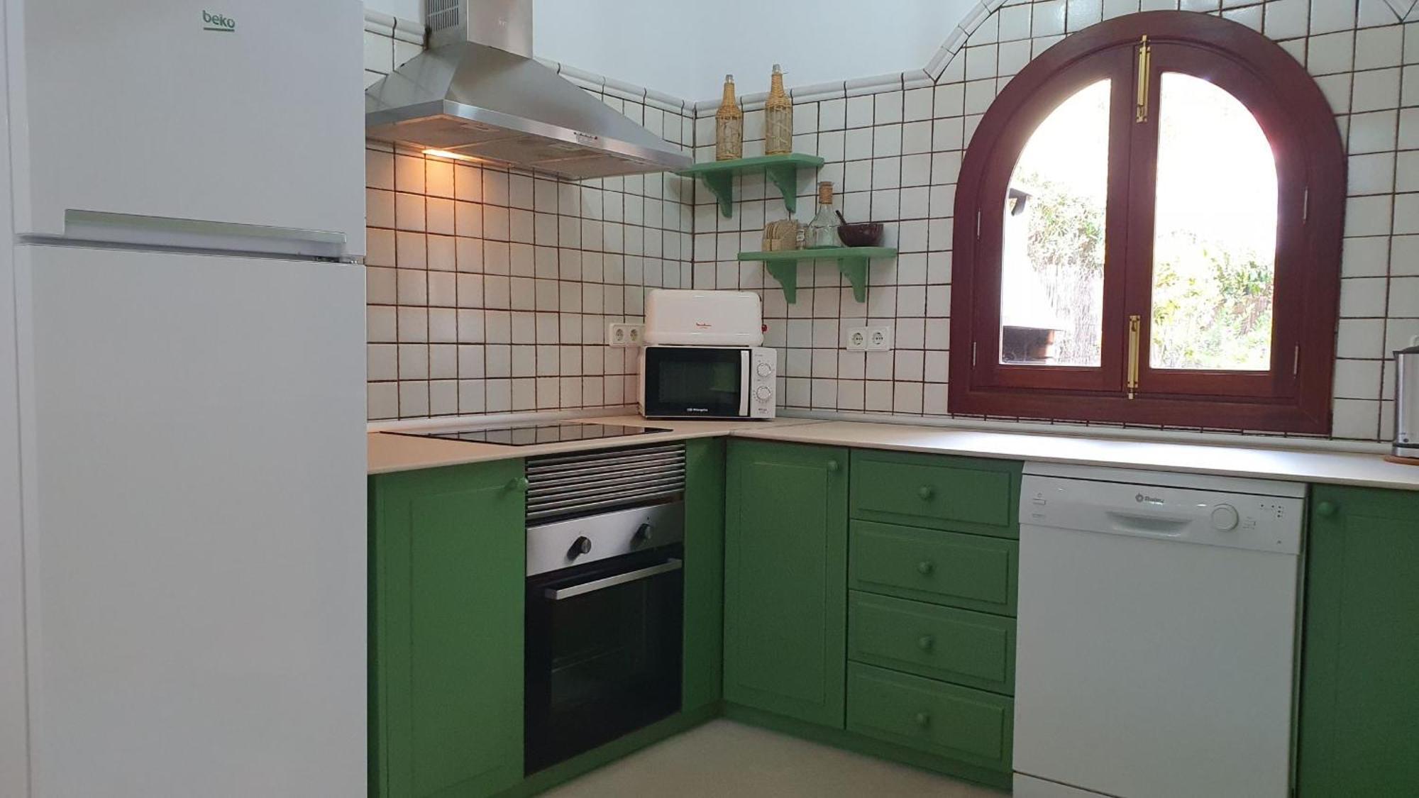 Just 150 M From The Alcudia Apartamento