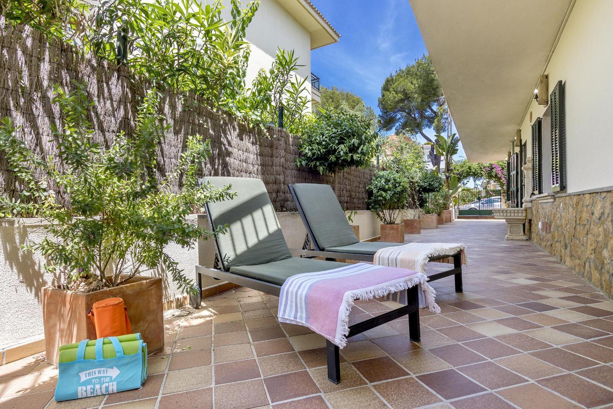 Just 150 M From The Alcudia Apartamento *