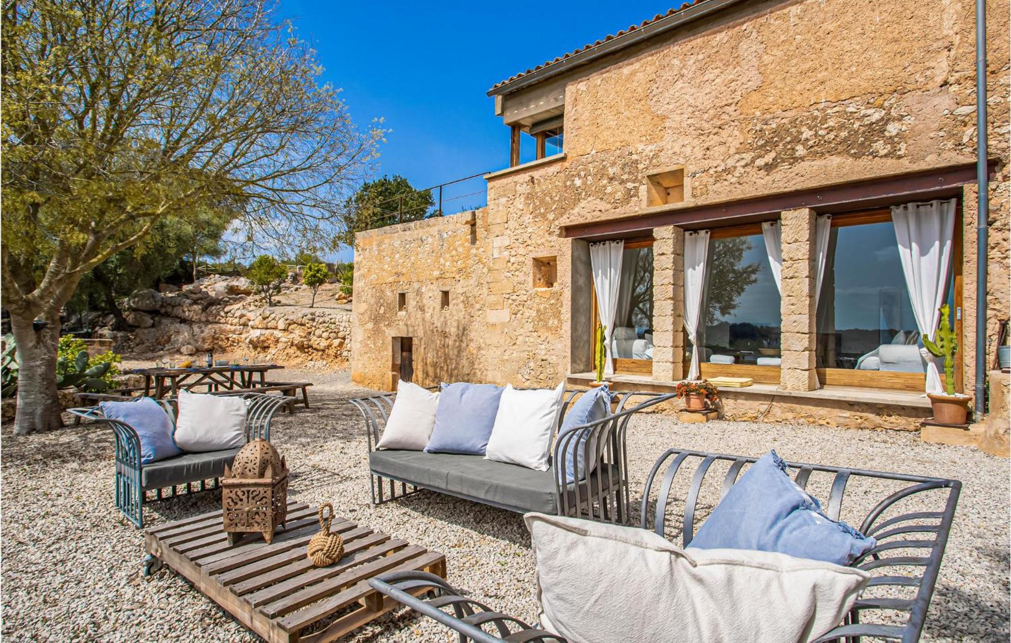 Cozy In With Outdoor Swimming Pool Ariany