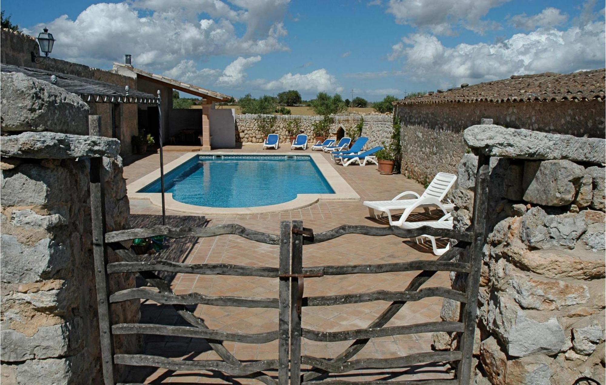 Lovely In Porreras
