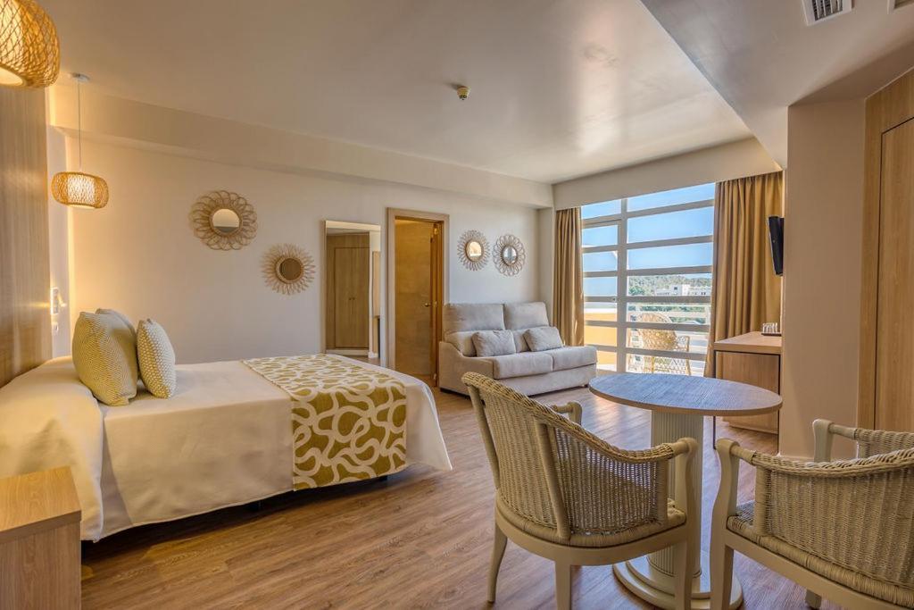 Ona Palmira Paguera Hotel