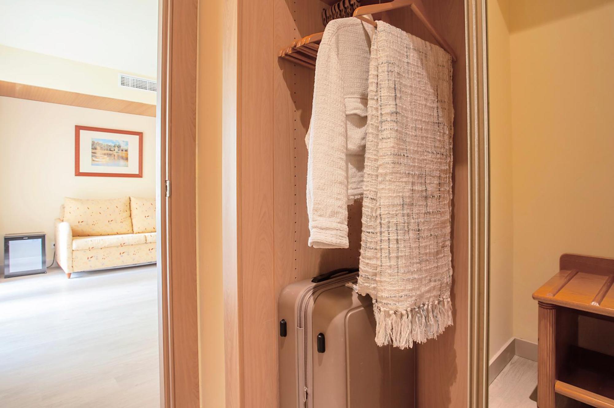 Ona Palmira Paguera Hotel 4*