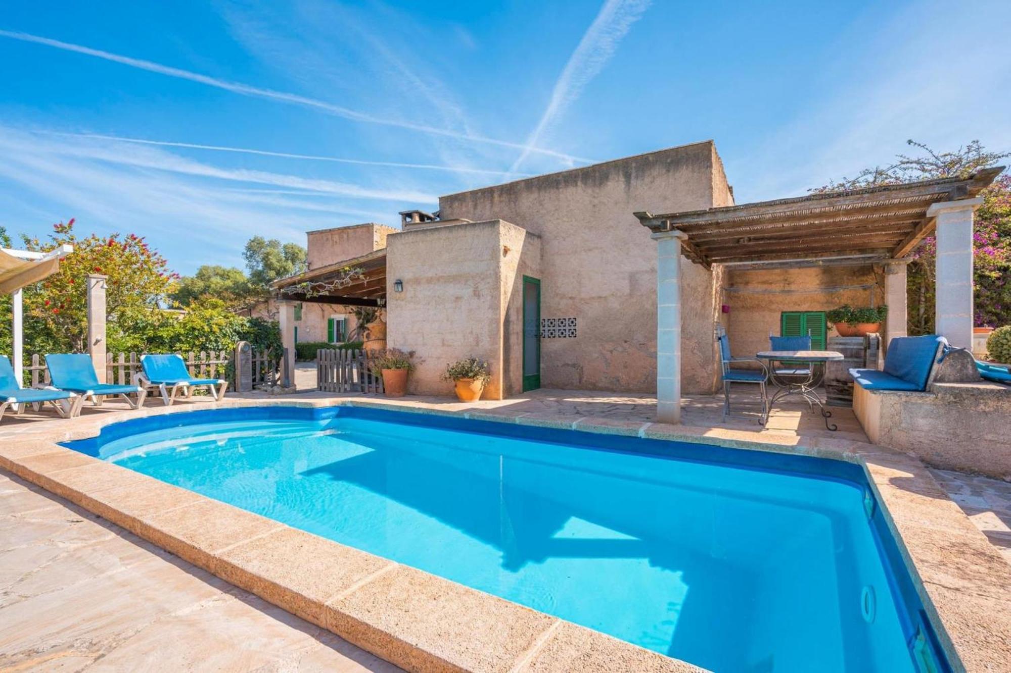 Villa Yourhouse Tries Fenalitx (Fenalich)