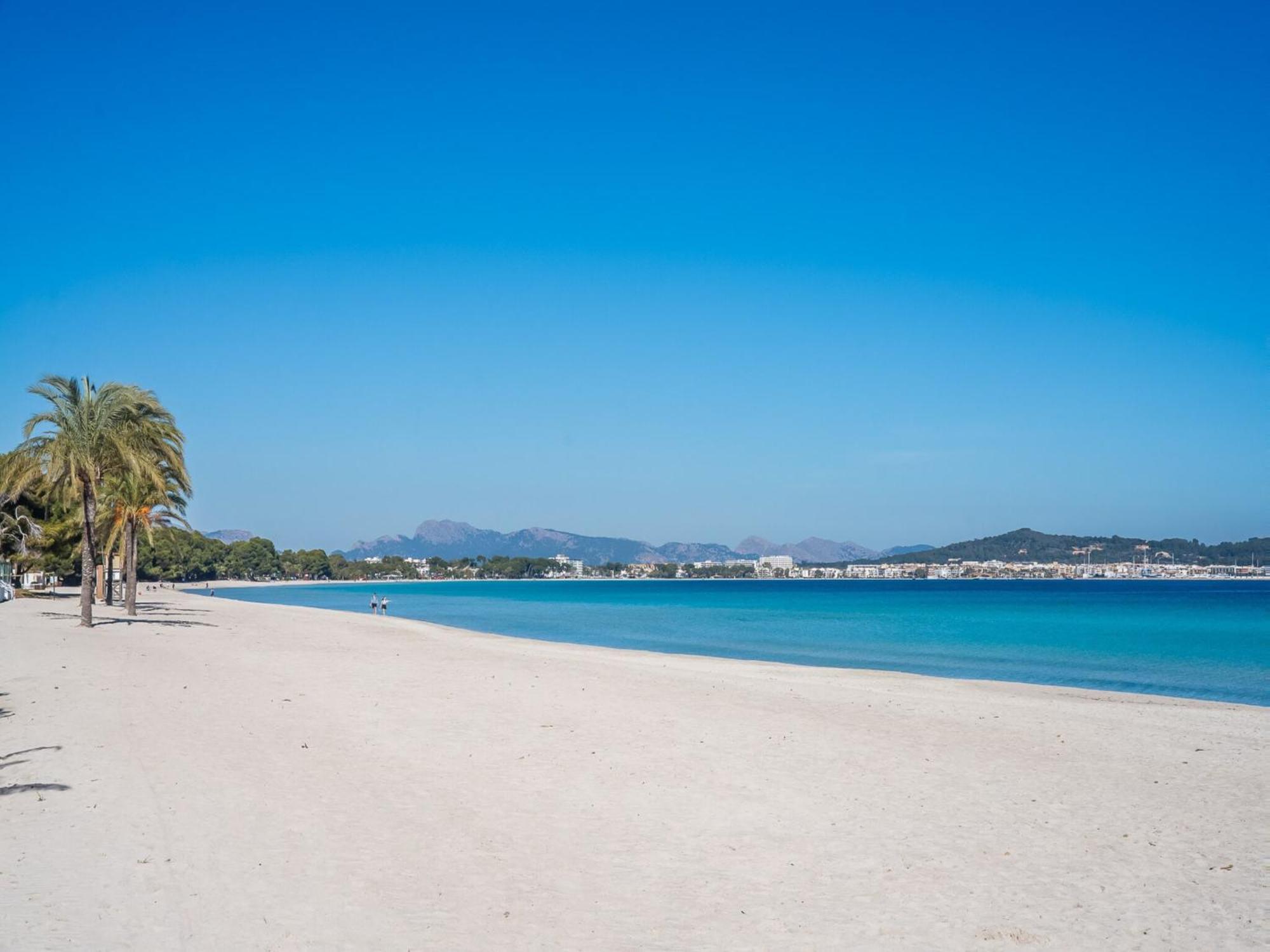 Apartment 2 Bedroom Spacious Apartment, Majorca Alcudia (Mallorca)