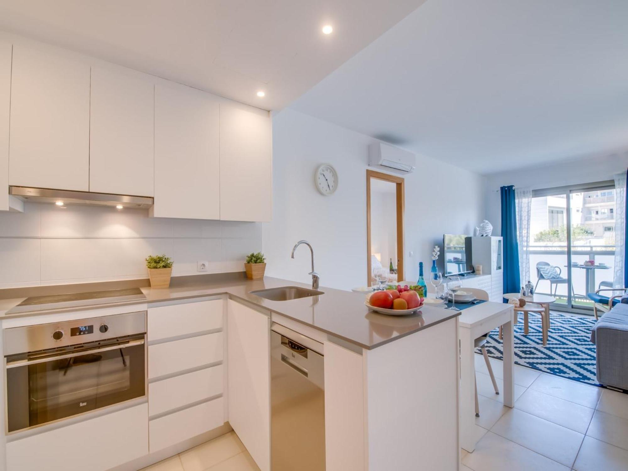 Apartamento Bright 350 M From *