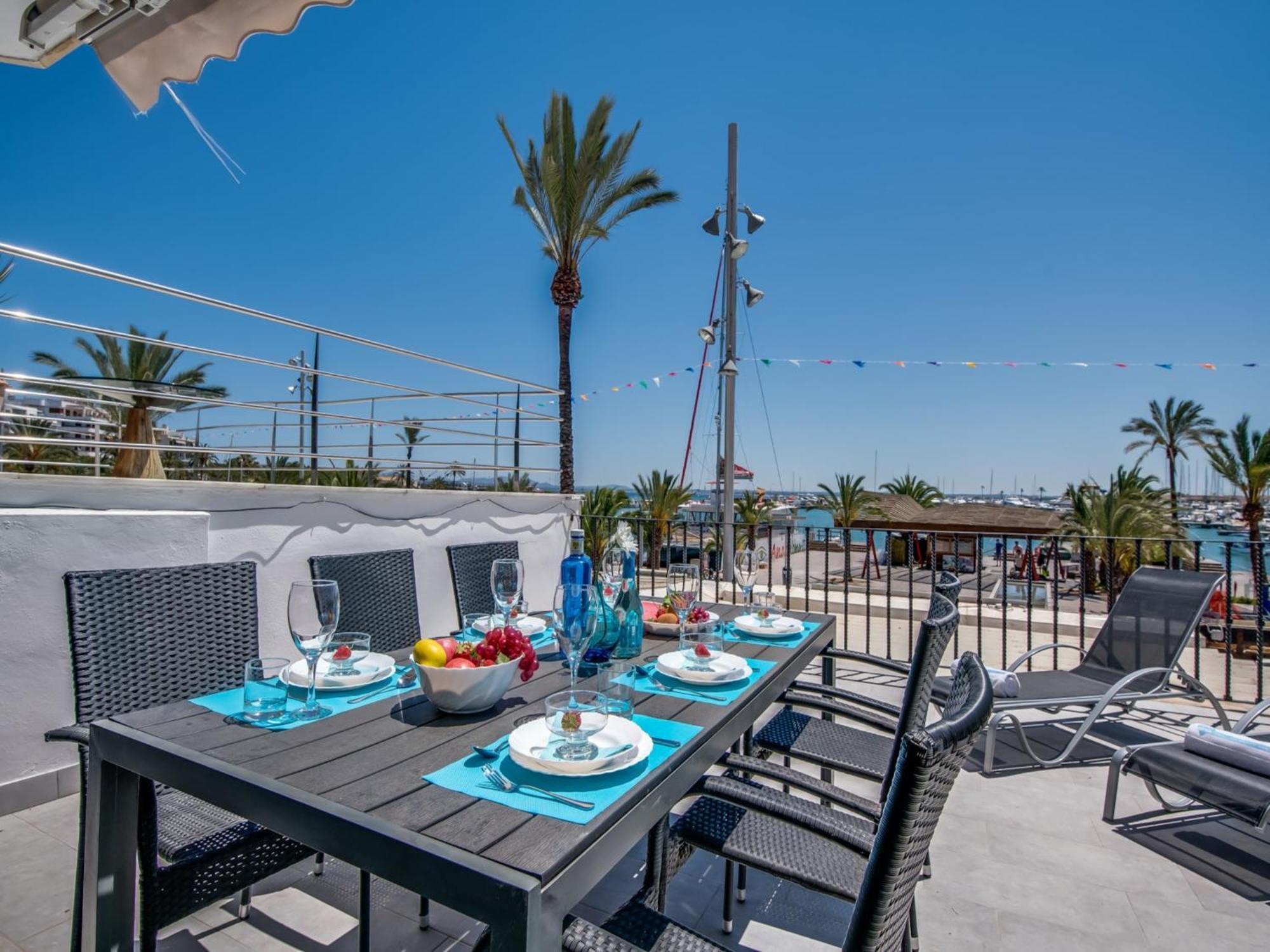 Apartamento Seafront Apartment, 200m From *