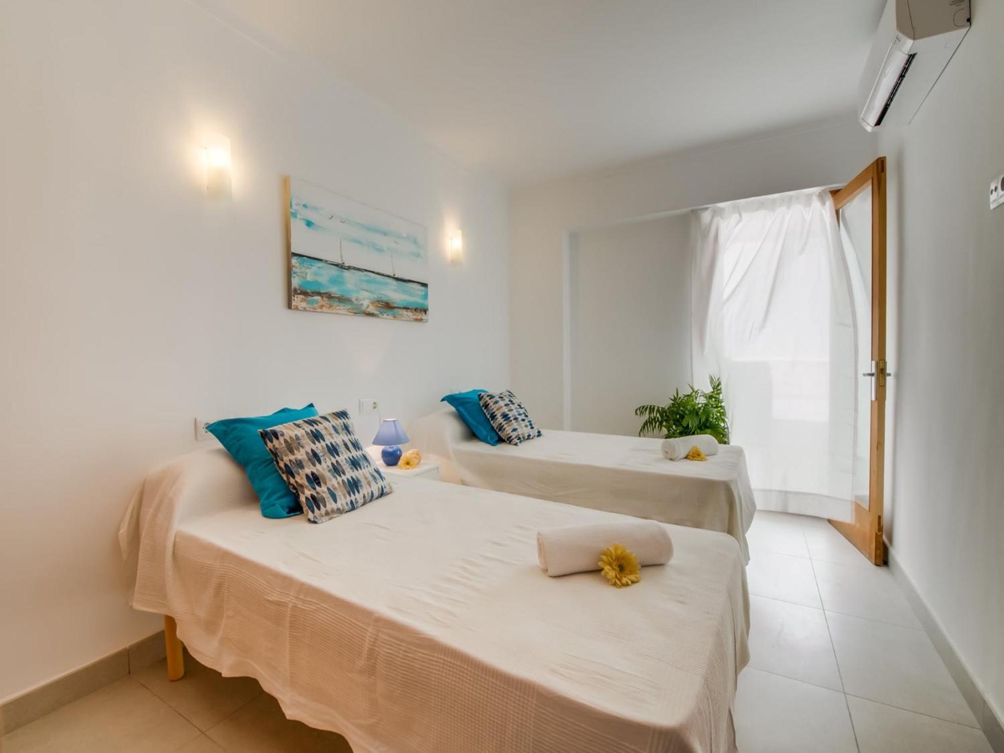 Apartamento Seafront Apartment, 200m From Puerto de Alcúdia
