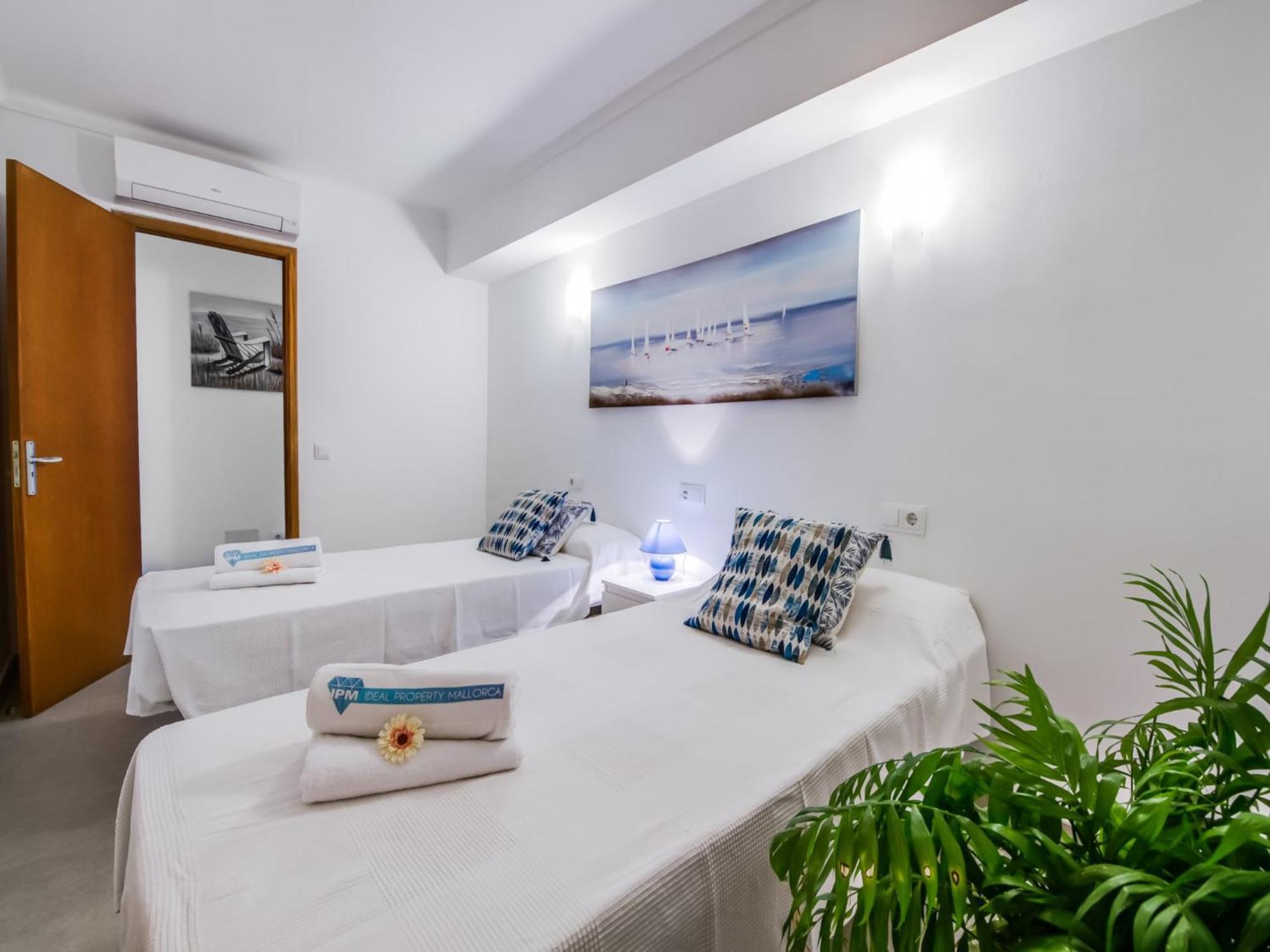 Seafront Apartment, 200m From