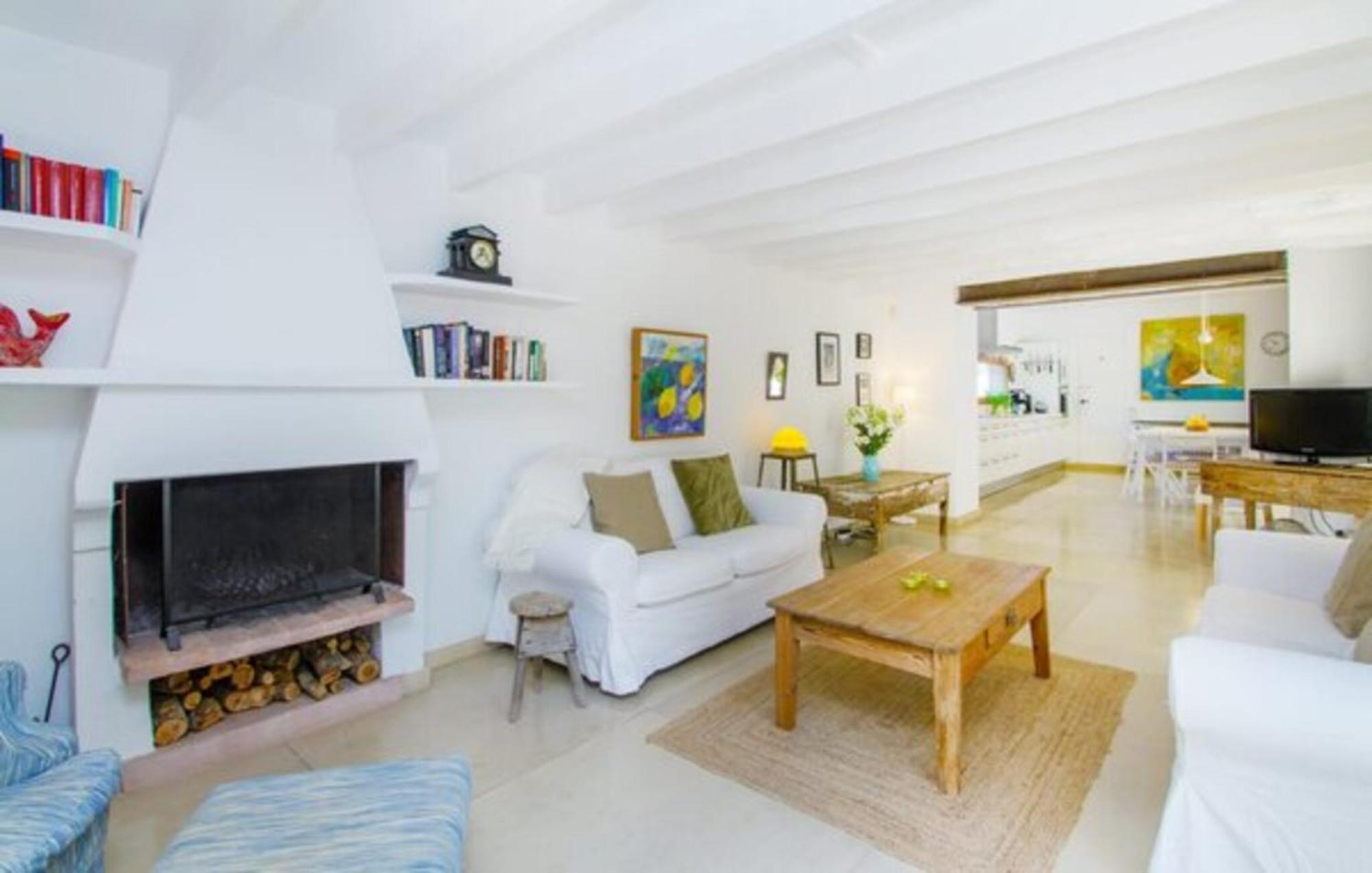 Jara Villa *