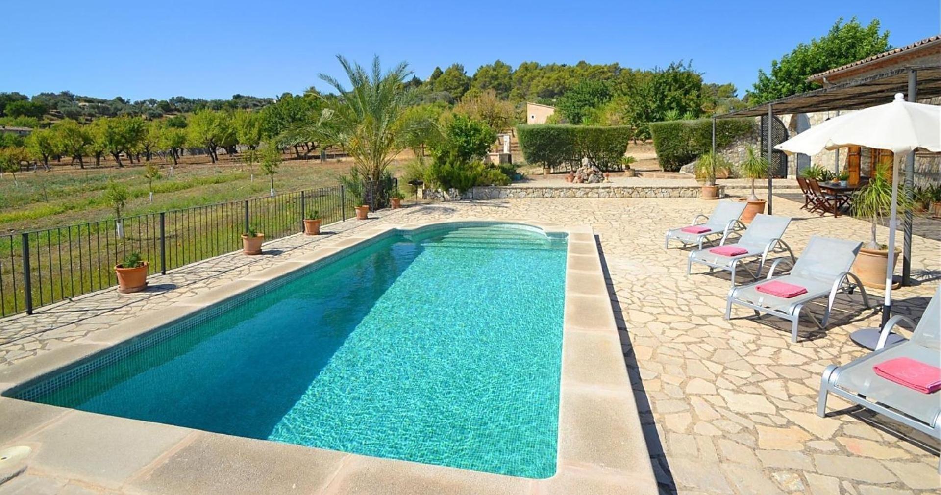 In Mit Gepflegtem Garten * Selva (Mallorca)