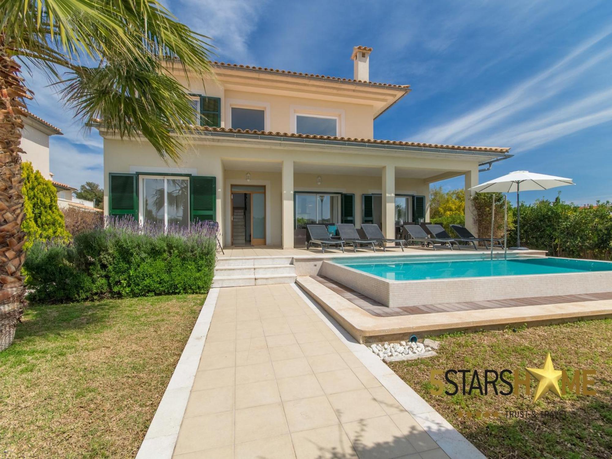 Modern Villa, 210m From Sandy Villa Alcúdia