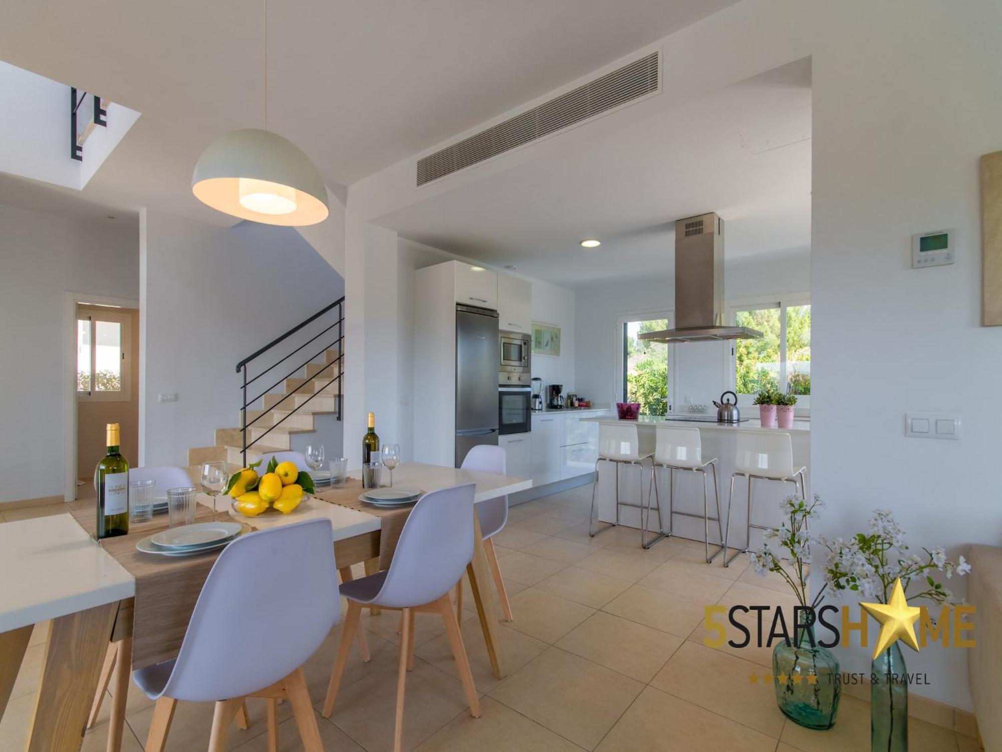 Villa Modern Villa, 210m From Sandy Alcúdia