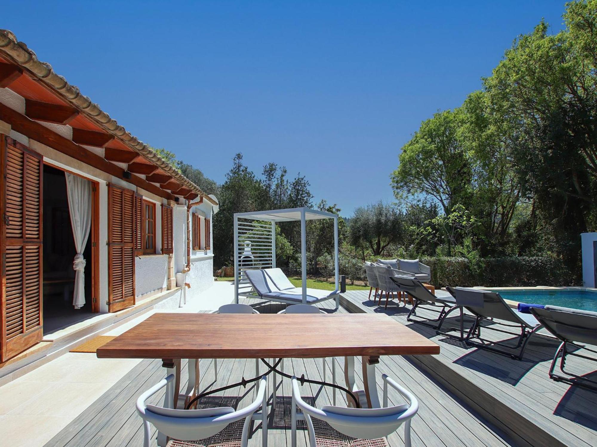 Luxury Retreat In Villa *