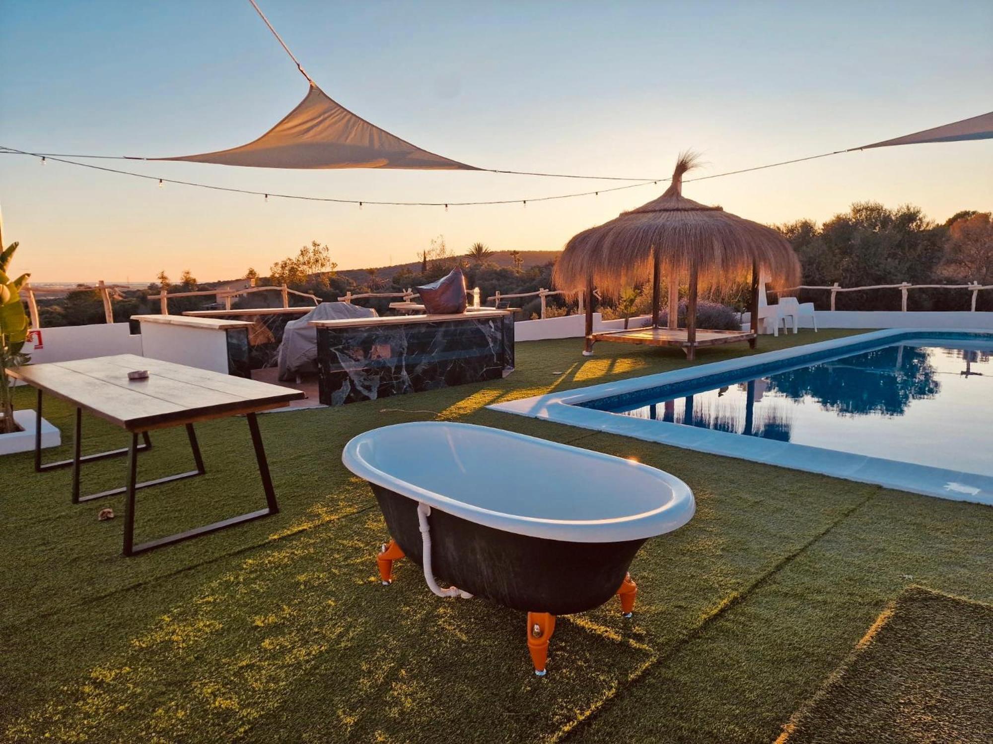 Sunset Boulevard Lujoo Villa Puntiro