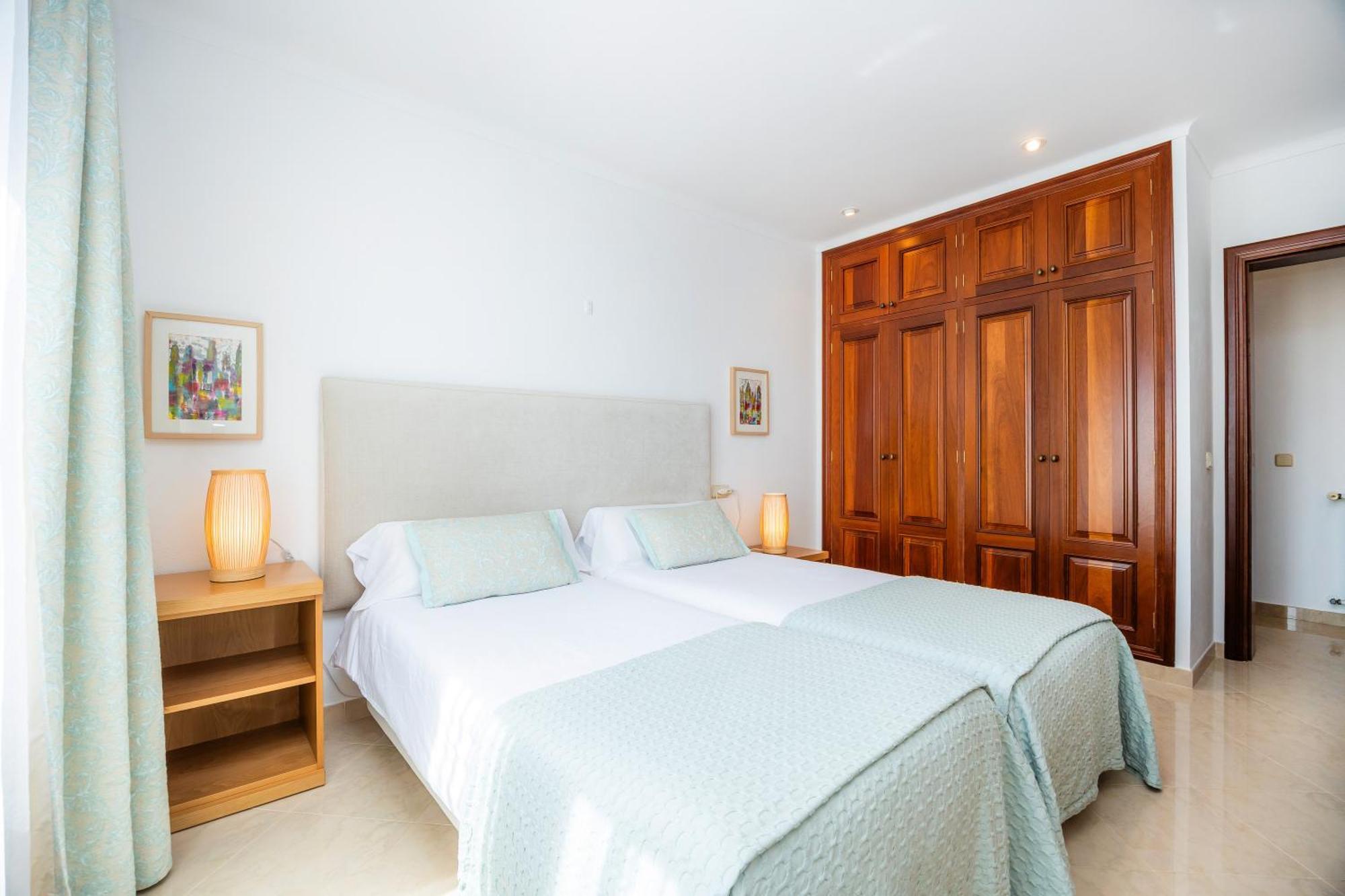 Villa Copinya Blanca *
