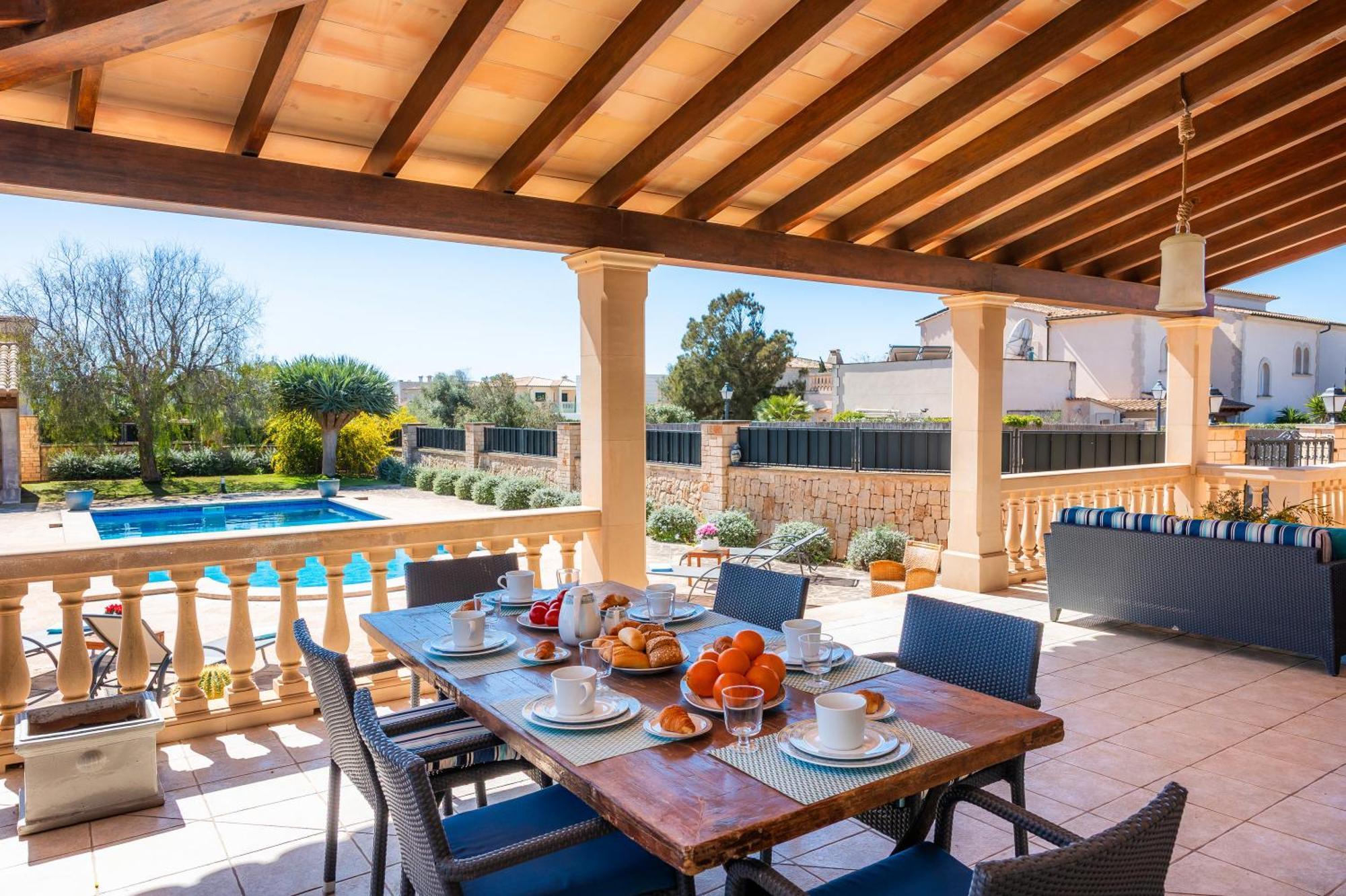 Villa Copinya Blanca *
