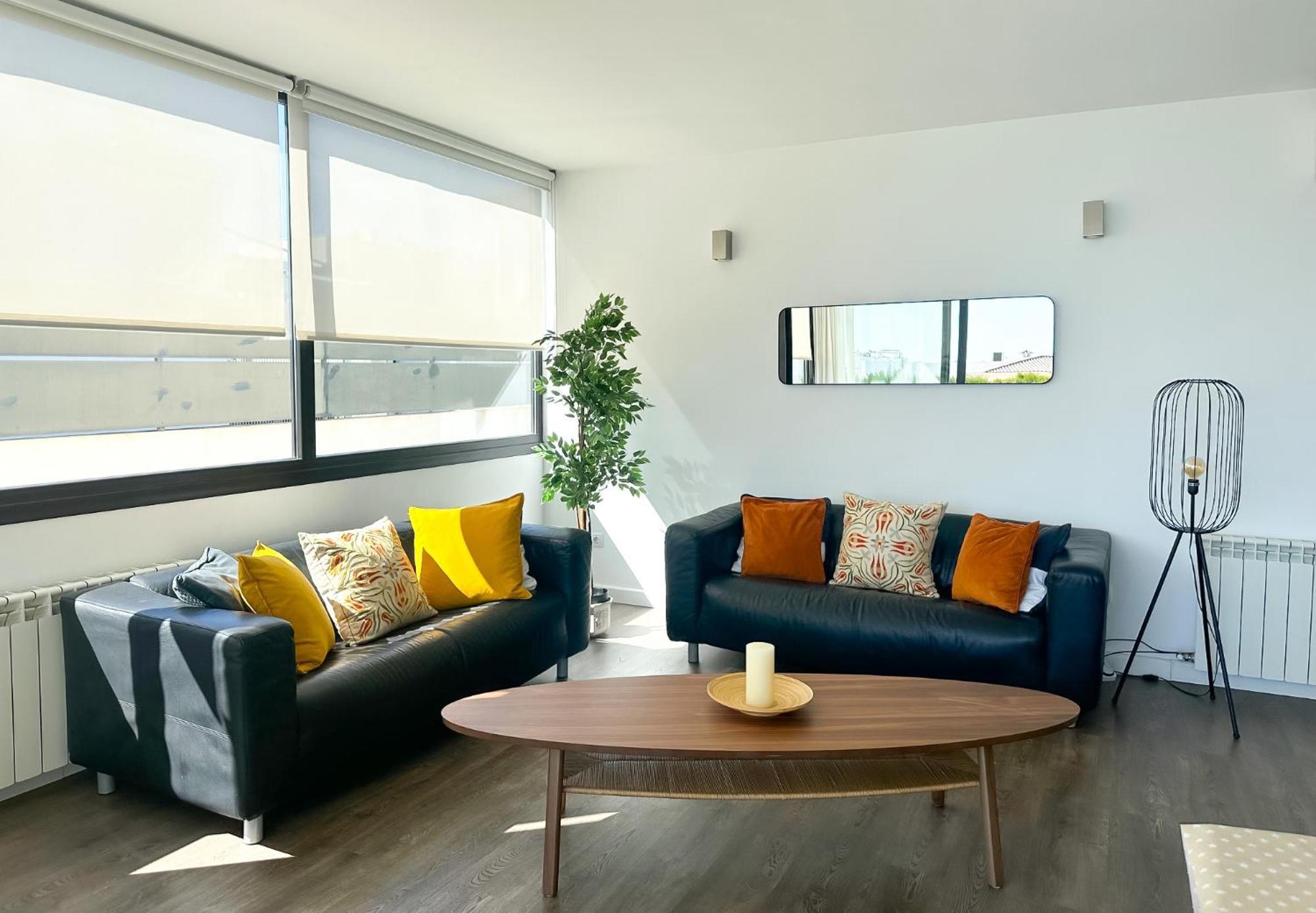 Moderna Con Piscina En Apartment