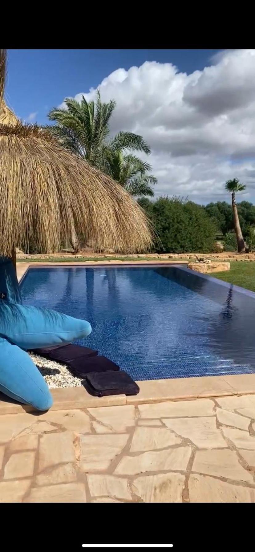 Villa Mallorca 19 Km Montuiri Gallo Negro Santanyi Gesamte Social Media