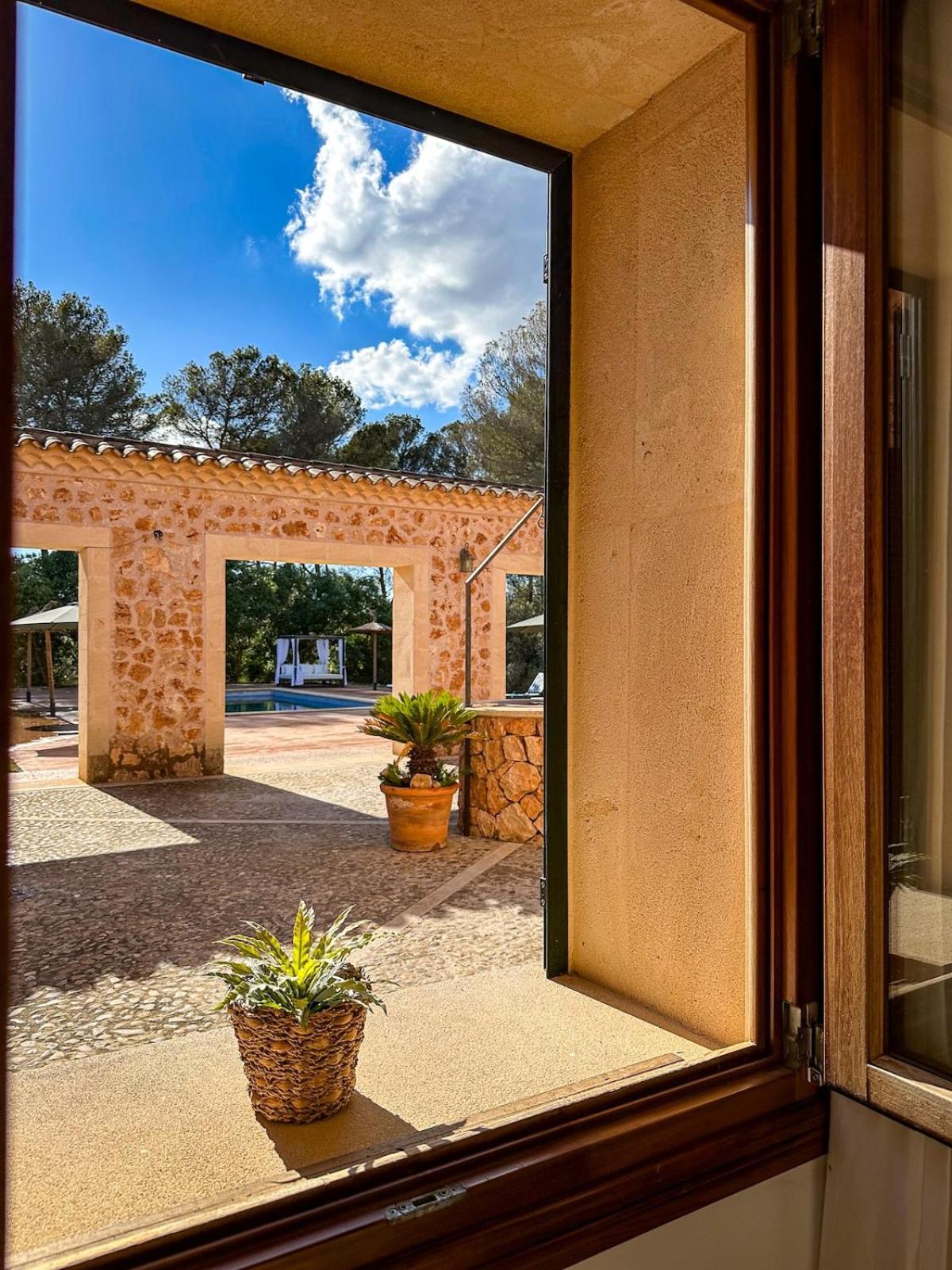 With A Pool In Mallorca For 12 People Sencelles