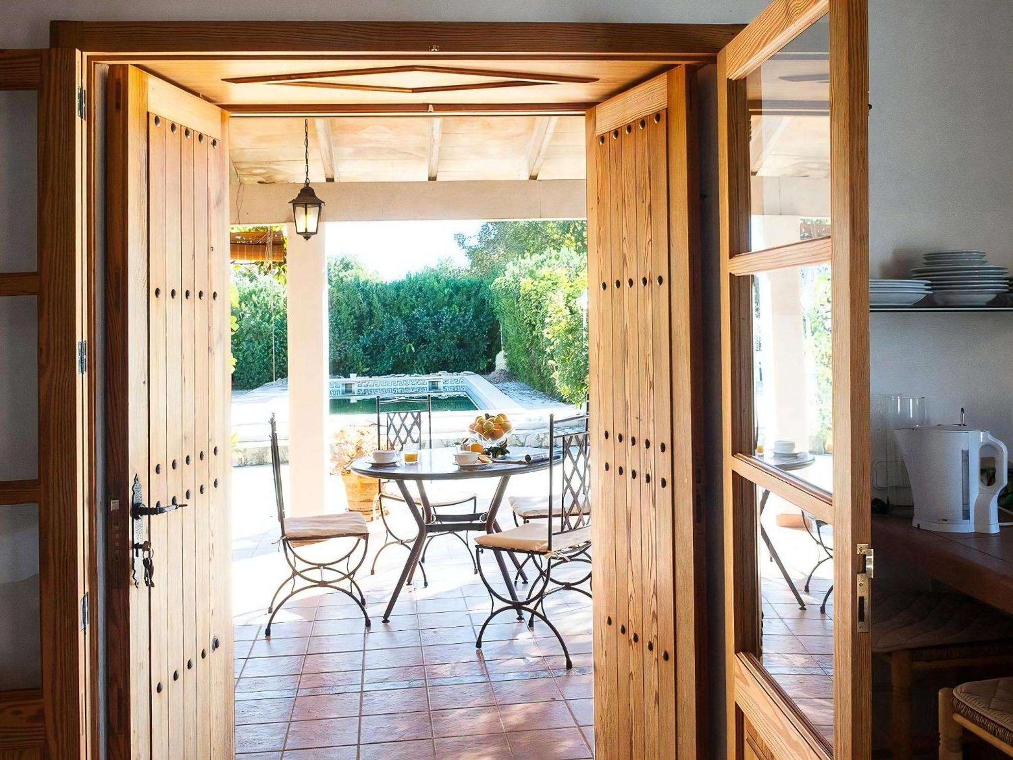 - Cosy 3 Bedroom With Private Pool And Ac Búger
