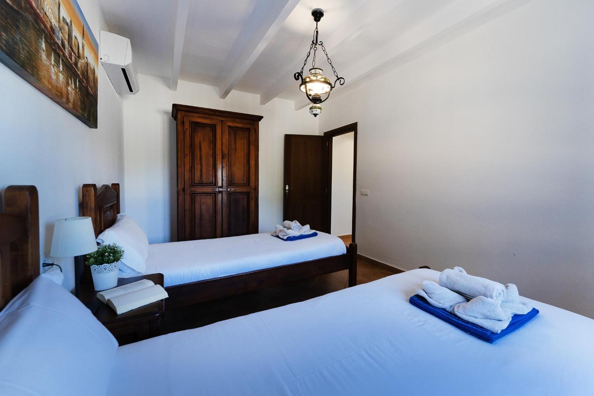 Chalet Con Piscina Bbq Terraza Y Wifi *