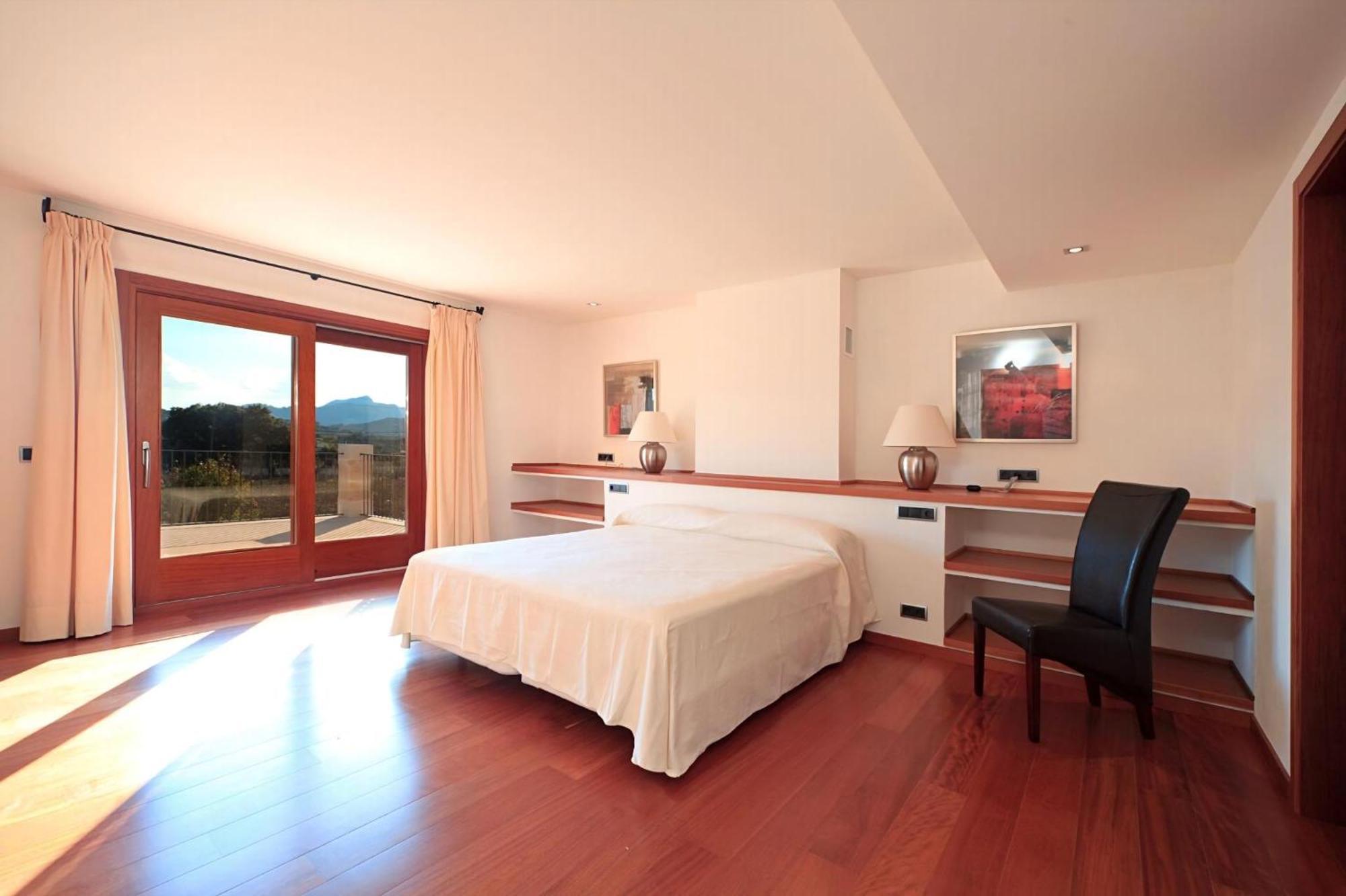 Fantastic Fiol 3 Bedrooms Perfectly Located Between And Puerto