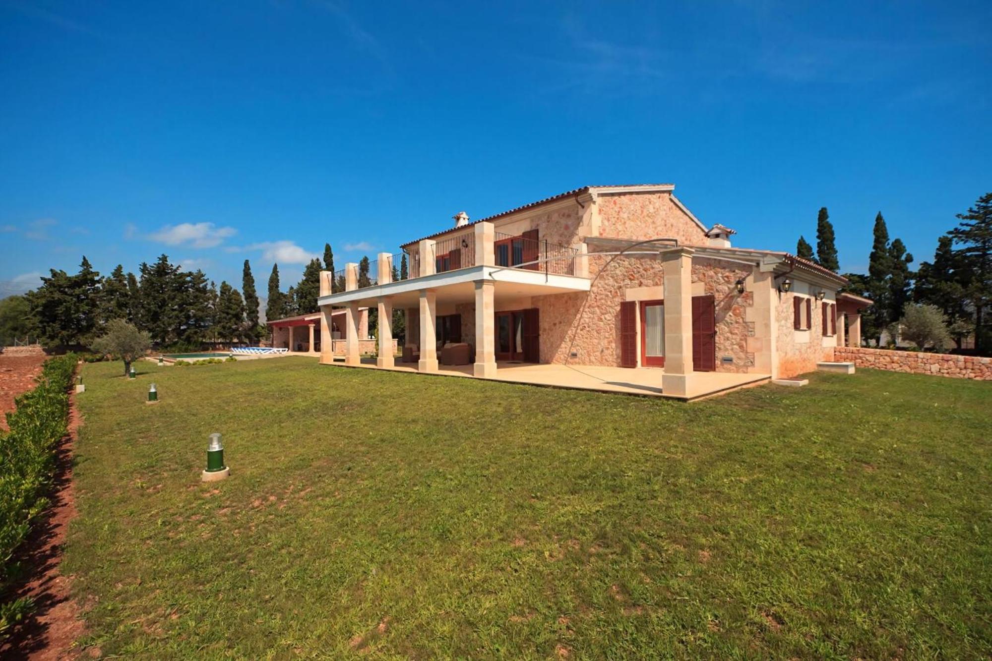Fantastic Fiol 3 Bedrooms Perfectly Located Between And Puerto Villa
