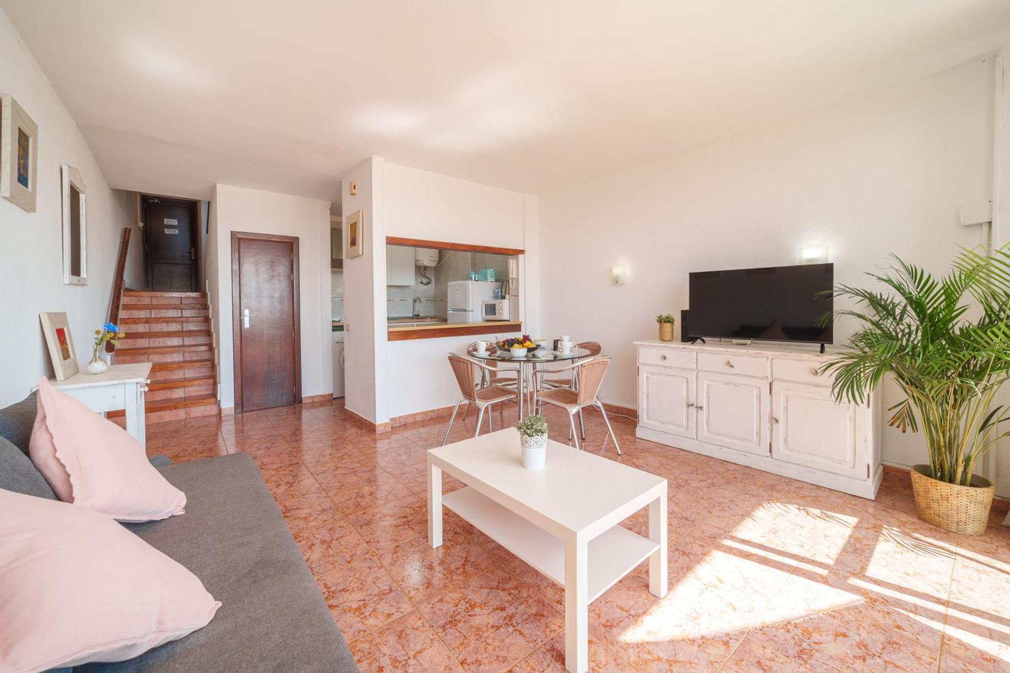 The Shell Ll New At The Beach, With Sea Views And Swimming Pool