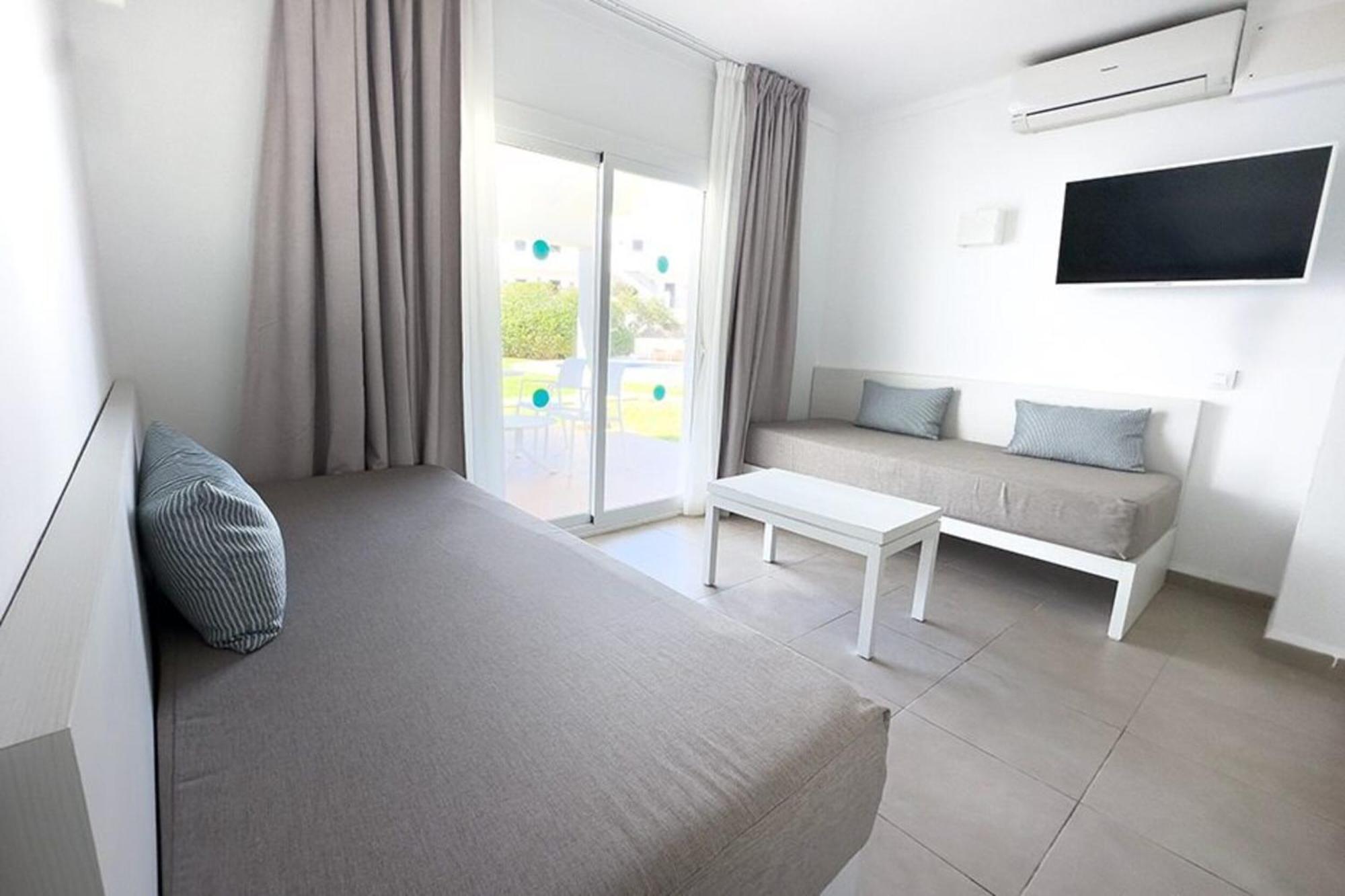 Blue Sea Ses Cases D'or Apartahotel 4*
