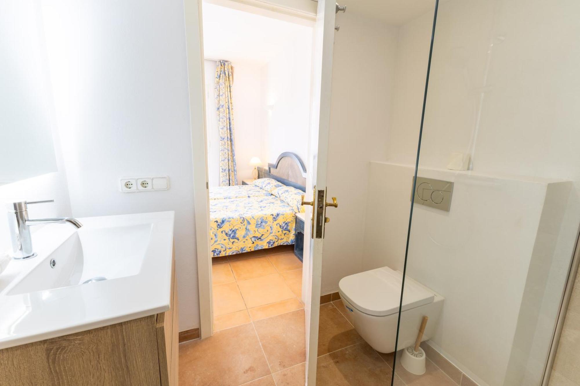 With Wifi And Pool Apartment