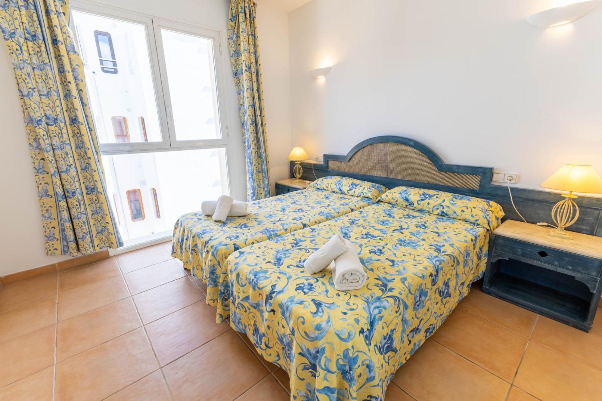 Apartment With Wifi And Pool
