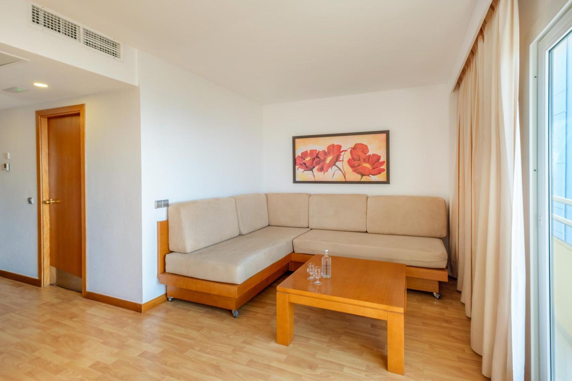 Cabot Cap De Mar Hotel 4*