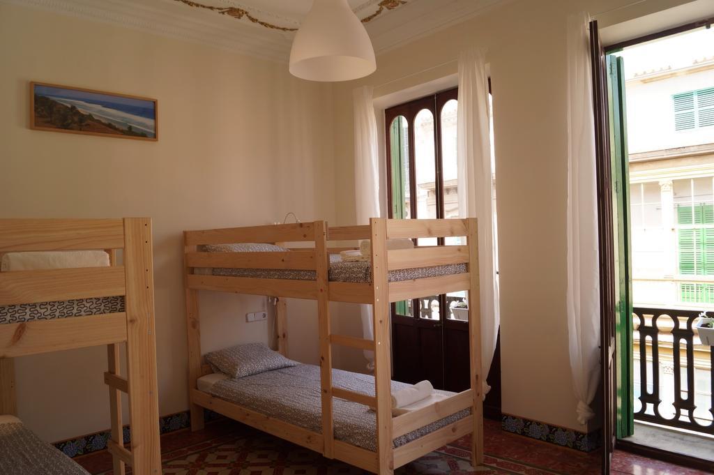 Pura Vida - Juvenil Hostal *