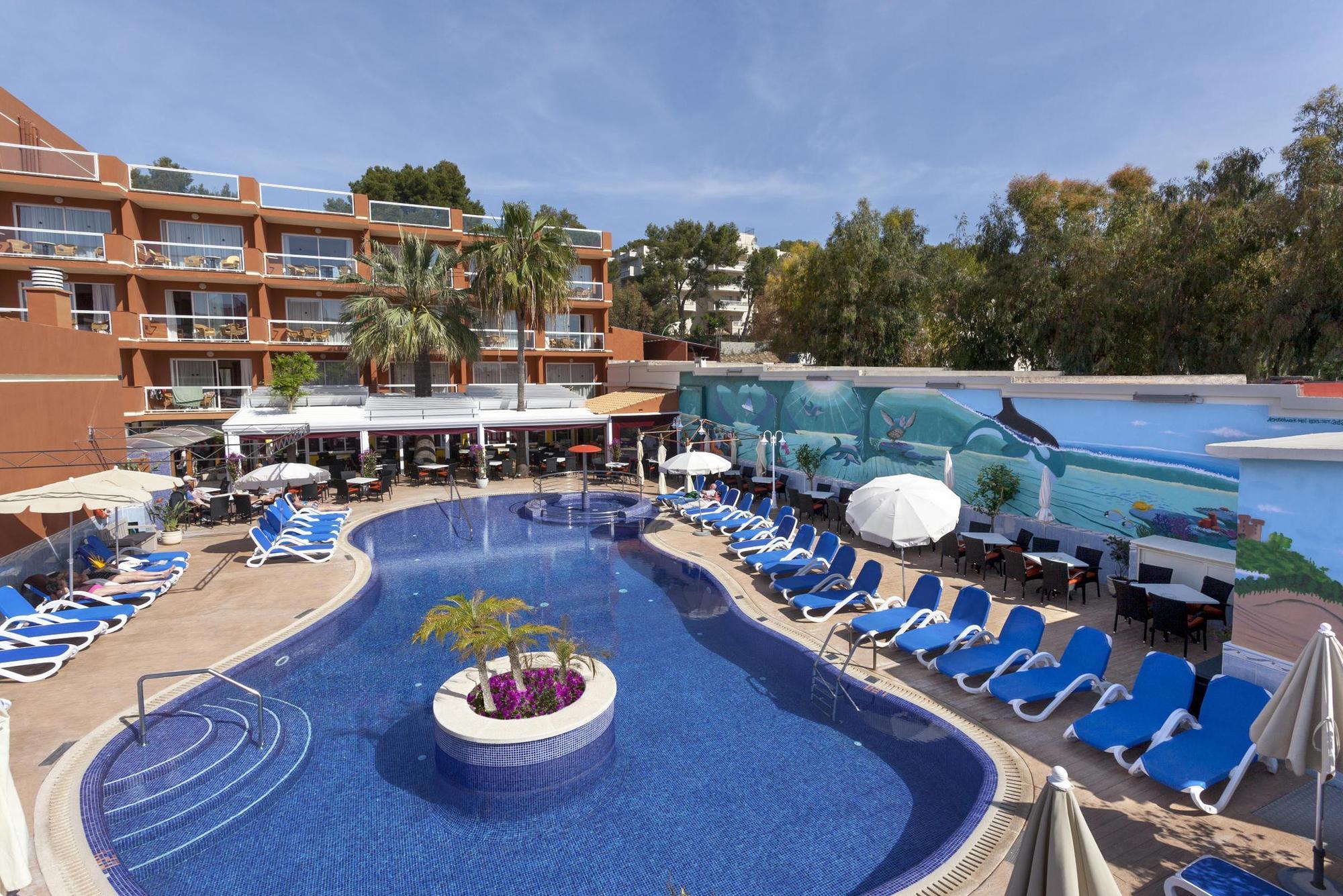 Y Paguera Apartahotel 4*