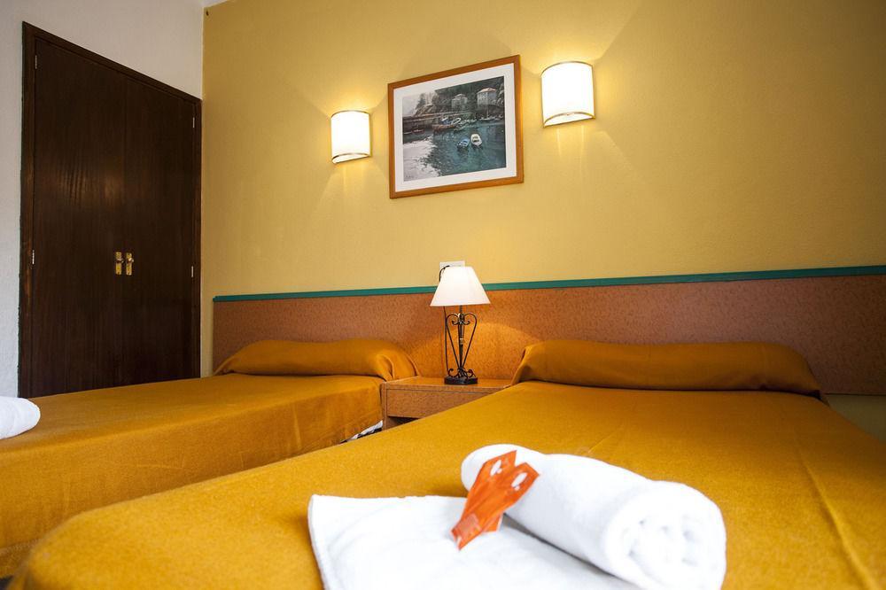 Elegance Playa Arenal Iii Hostal