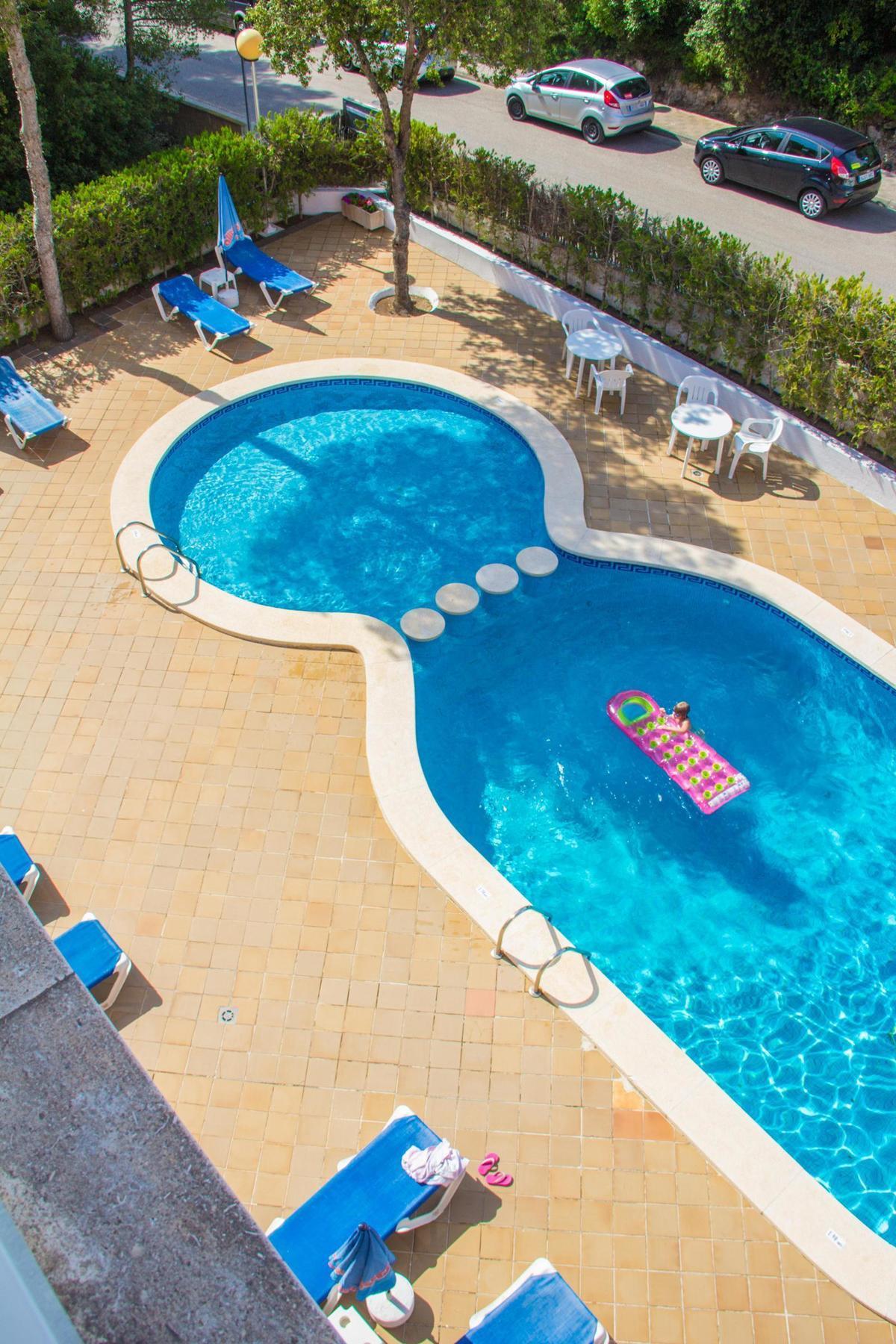 Universal Laguna Garden Apartahotel 3*