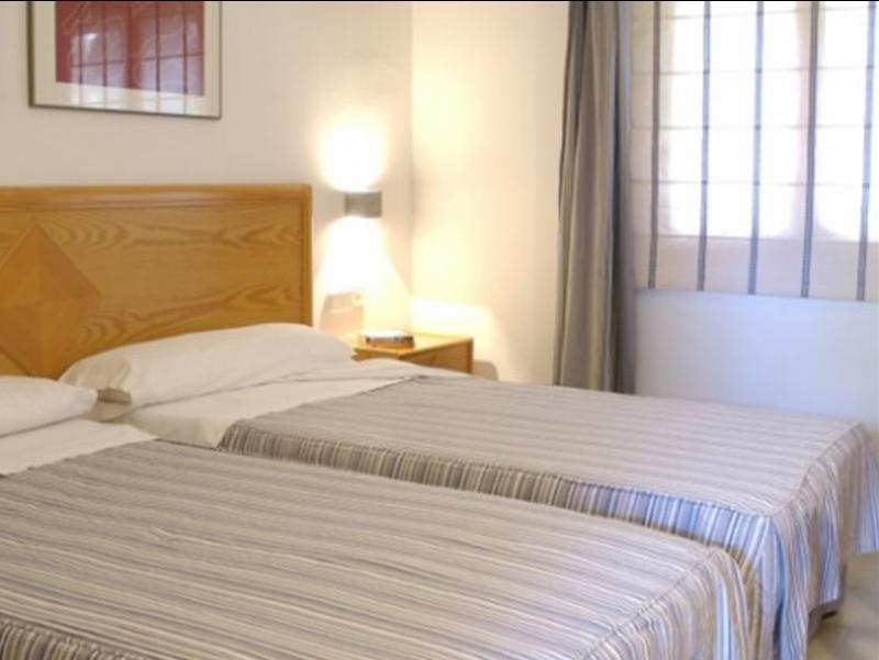 Es Baulo Petit Aparthotel 4*