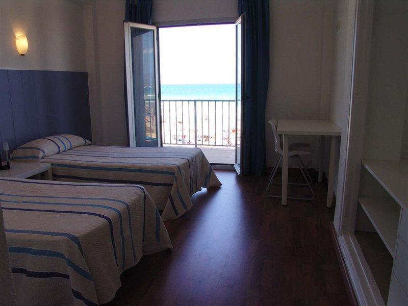 Blue Hotel *