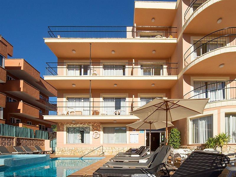 Martinez Apartahotel