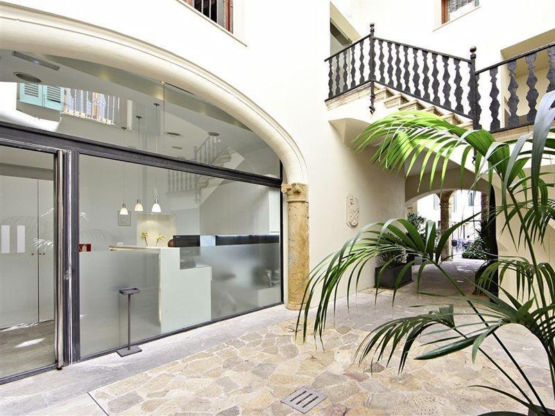 Petit Palace Tres 4*