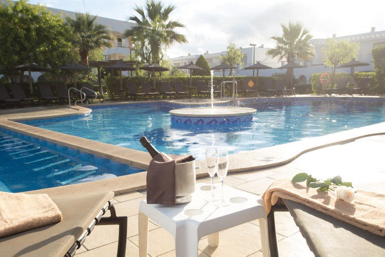 Ona Village 4*