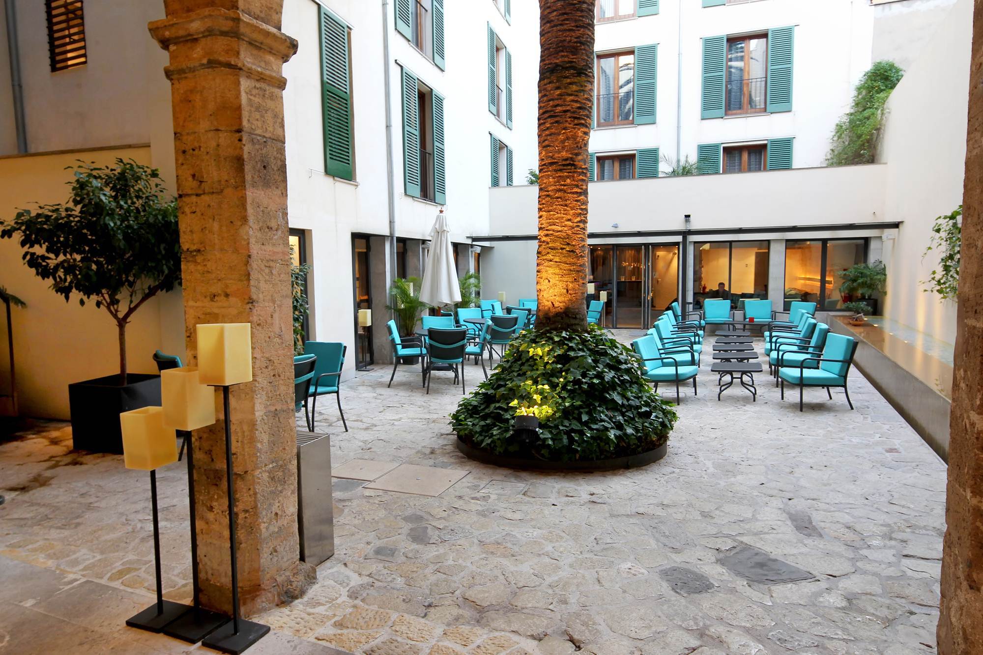 Petit Palace Tres