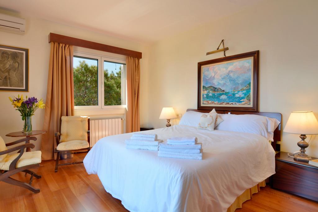 Villa With Enchanting Sea Views And Pool For 7 Guests