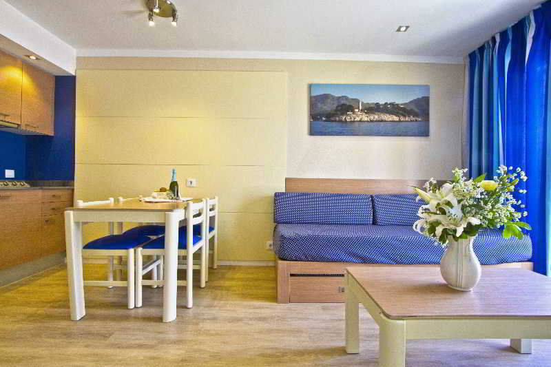 Flora Apartahotel