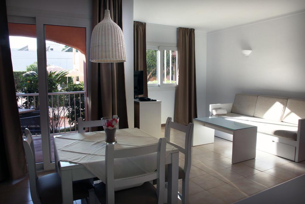 Agulla Park Apartment *