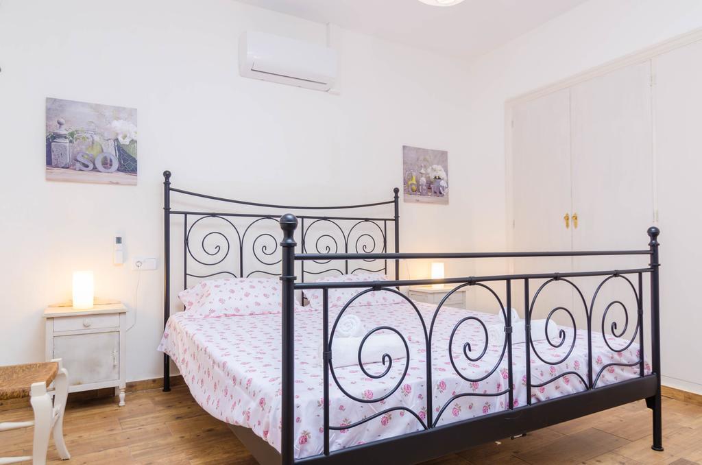 Yourhouse Es Comellar