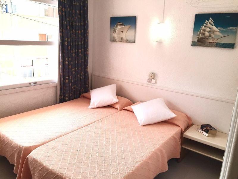 Hsr Gil (adults Only) Hostal