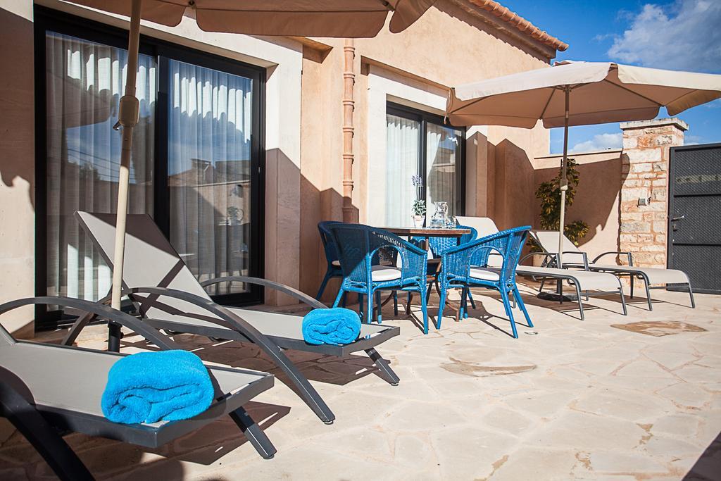 Pool House Marineta Villa Llombarts