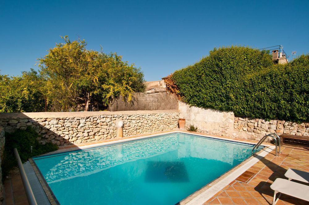 Leon De Sineu Hotel 3*