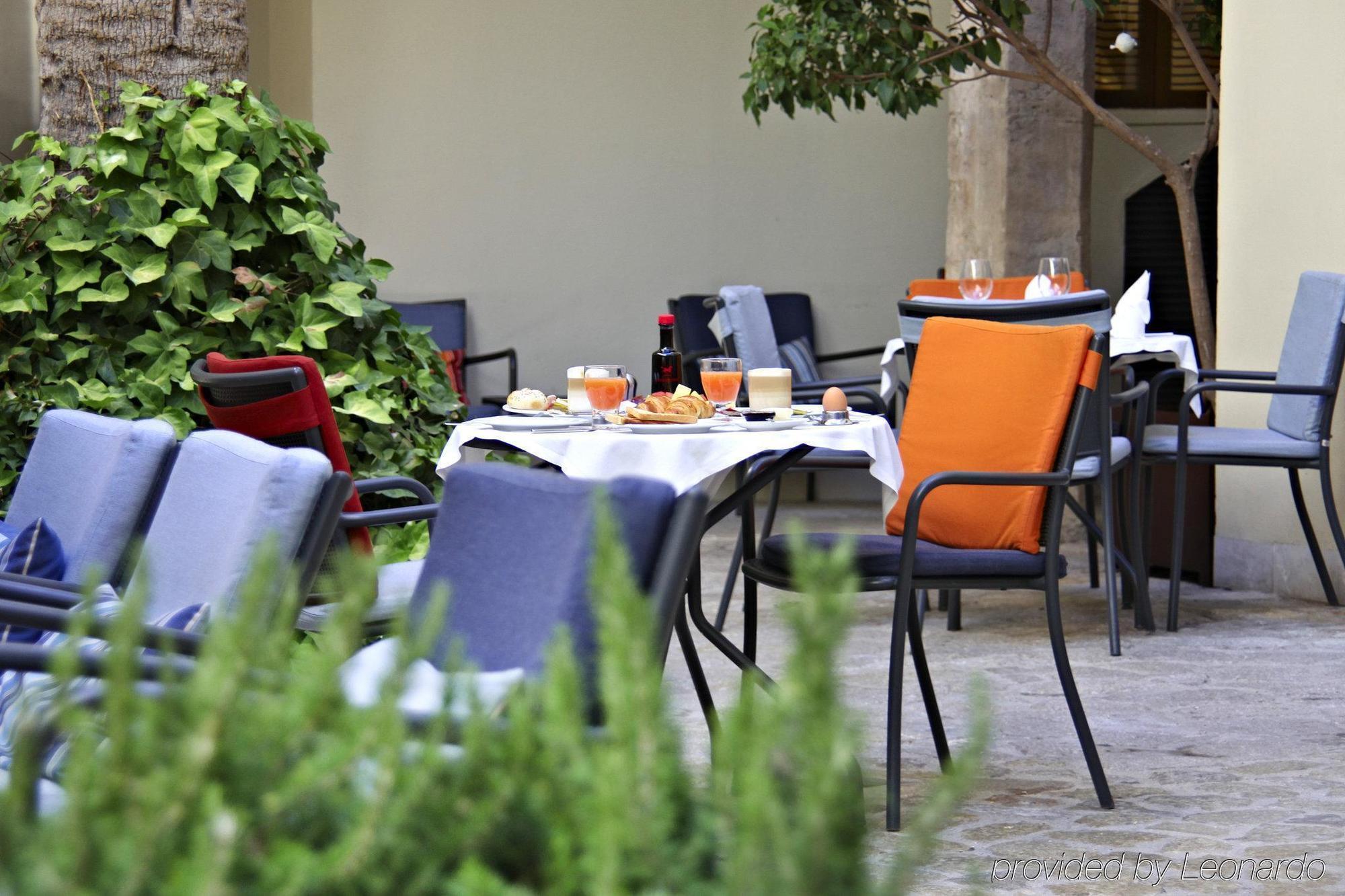 Petit Palace Tres Hotel 4*